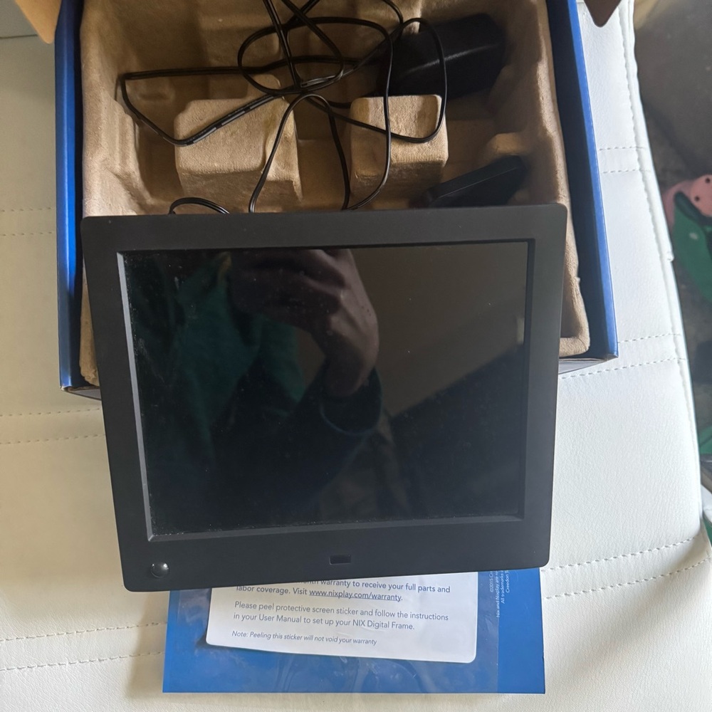 Nix 8 Inch Digital Frame - Picture 2 of 2